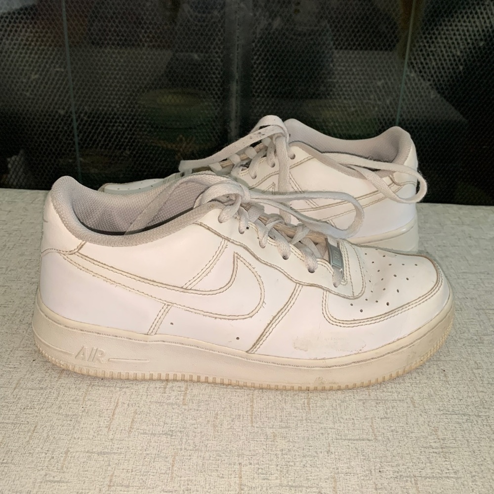 NIKE AIR FORCE 1 SIZE 6.5Y